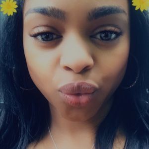 Meet your Posher, Shea